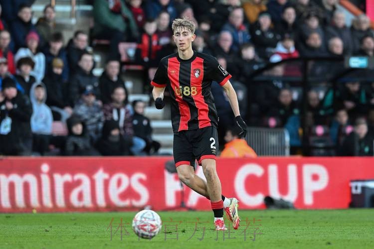 马卡:切尔西也想要西班牙后卫怀森 将与皇马竞争 马卡:切尔西也想要西班牙后卫怀森 将与皇马竞争