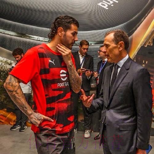 记者:阿尔瓦罗转会皇马的操作已非常接近完成 记者:阿尔瓦罗转会皇马的操作已非常接近完成